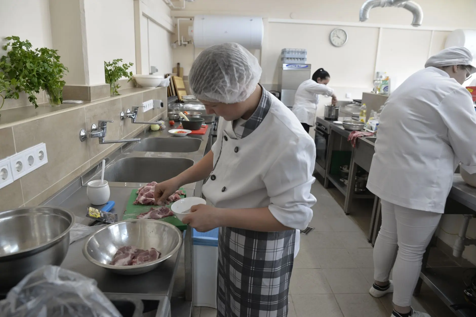 重庆商业摄影服务对比：如何为电商产品选择拍摄方案