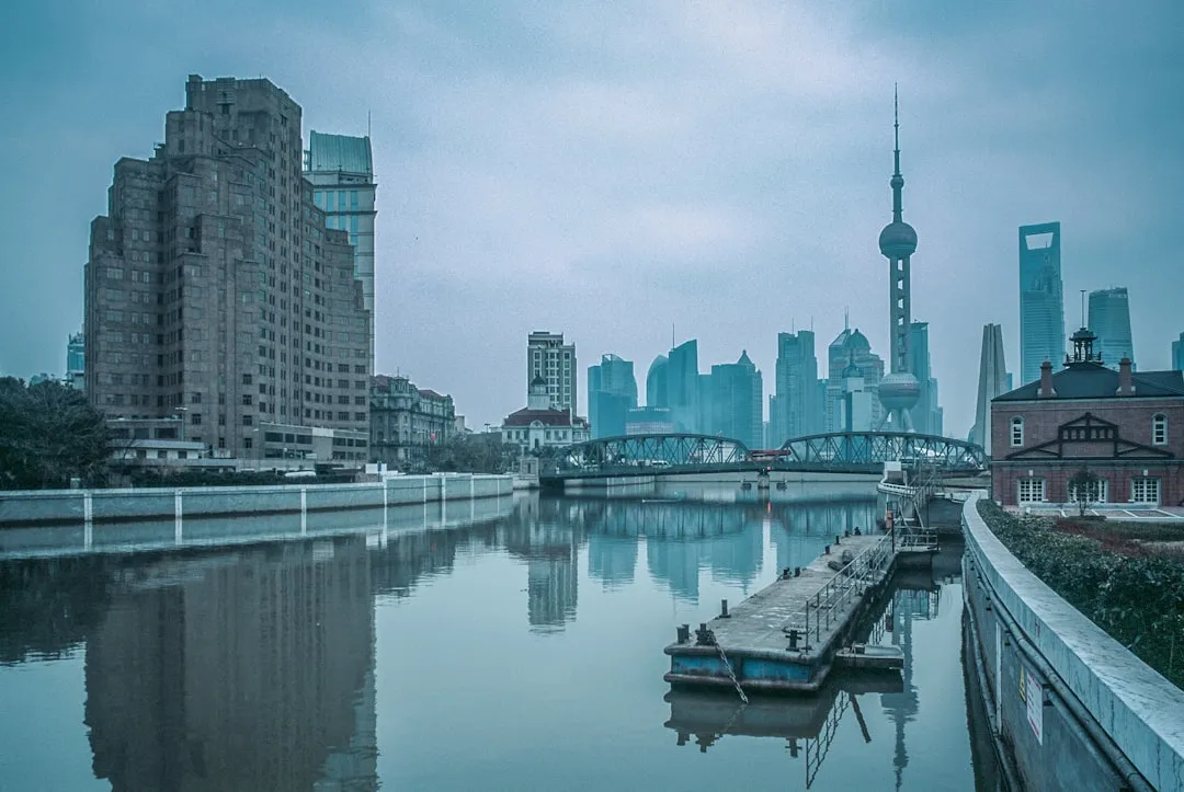 重庆商业摄影服务全解析：产品拍摄与空间摄影技术要点